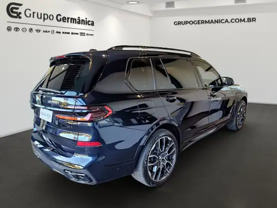 BMW-X7-2023