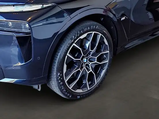 BMW-X7-2023