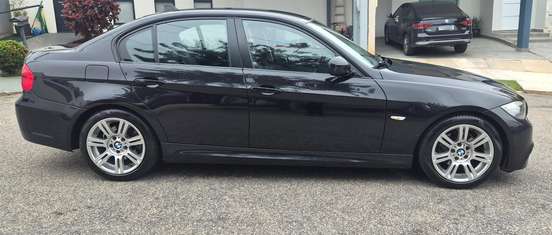 BMW-318i-2012
