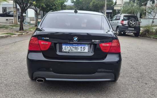 BMW-318i-2012