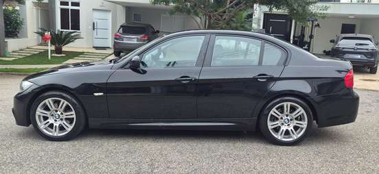 BMW-318i-2012