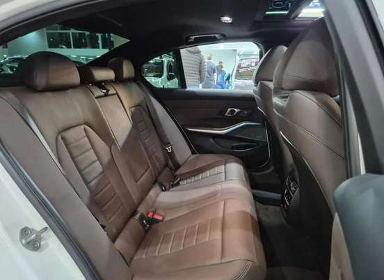 BMW-320i-2025