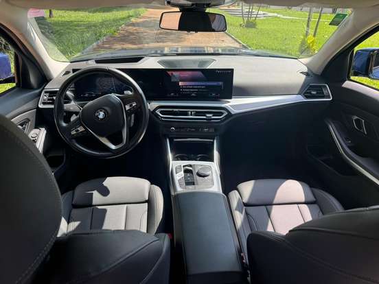 BMW-320i-2023