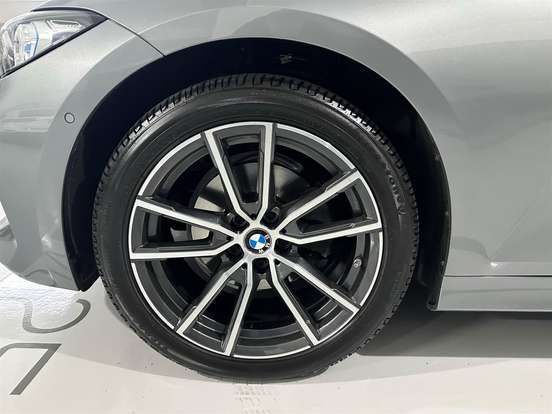 BMW-320i-2024