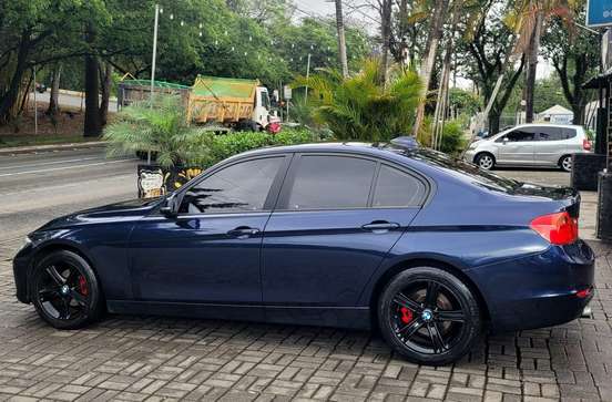 BMW-320i-2013