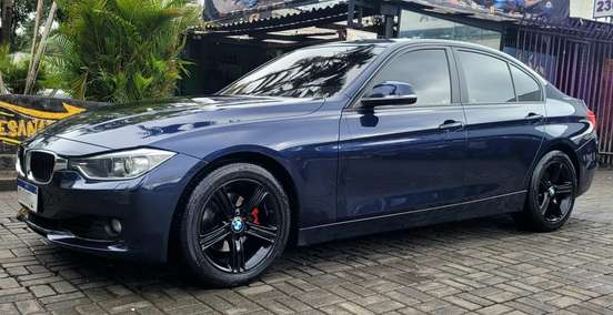 BMW-320i-2013