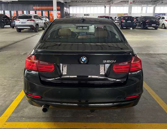BMW-320i-2014