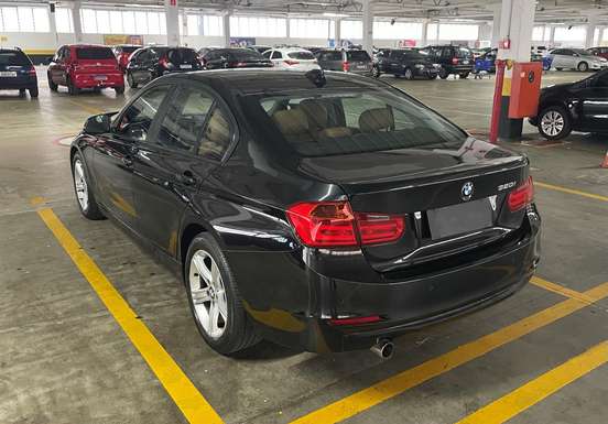BMW-320i-2014