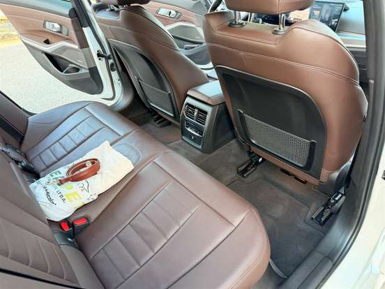 BMW-330e-2023
