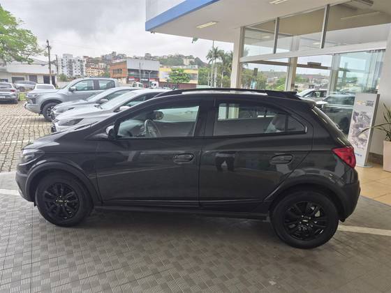 CHEVROLET ONIX 1.4 MPFI ACTIV 8V FLEX 4P AUTOMÁTICO