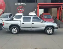 CHEVROLET S10 2.4 ADVANTAGE 4X2 CD 8V FLEX 4P MANUAL CHEVROLET S10 2.4 ADVANTAGE 4X2 CD 8V FLEX 4P MANUAL
