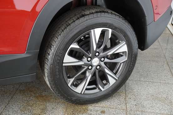 CHEVROLET-TRACKER-2023