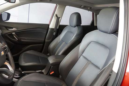 CHEVROLET-TRACKER-2023