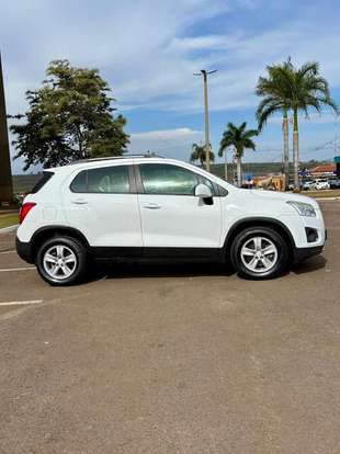 CHEVROLET-TRACKER-2015