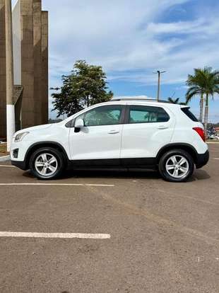 CHEVROLET-TRACKER-2015
