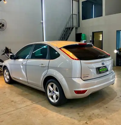 FORD-FOCUS-2012