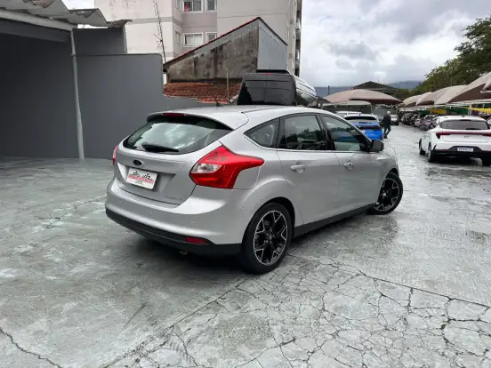 FORD-FOCUS-2015