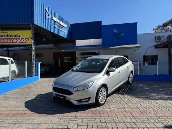 FORD FOCUS 2.0 SE PLUS FASTBACK 16V FLEX 4P POWERSHIFT