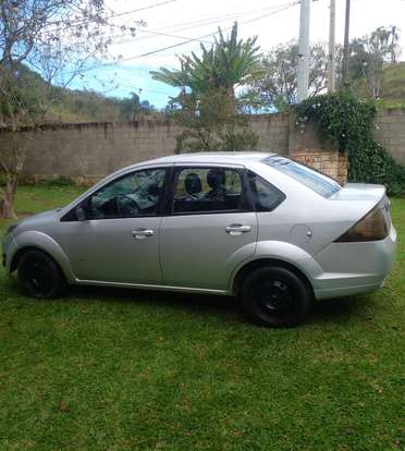 FORD-FIESTA-2014