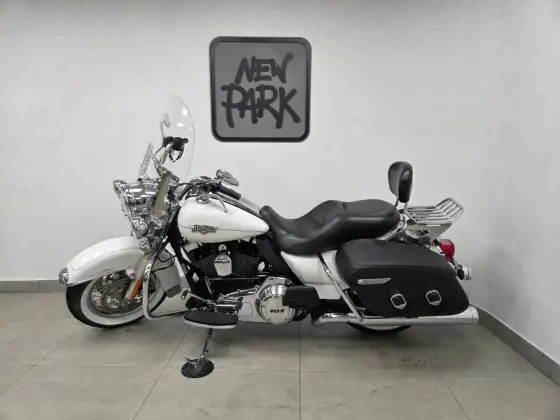 HARLEY-DAVIDSON ROAD KING CLASSIC 