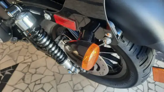 HARLEY-DAVIDSON-SPORTSTER IRON 883-2010