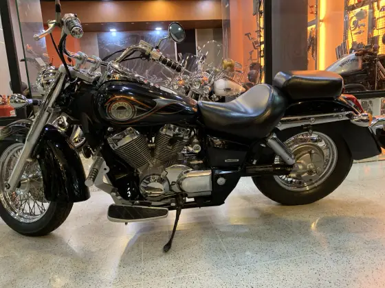 HONDA SHADOW 750 