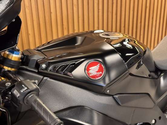HONDA-CBR 1000RR-R FIREBLADE SP HONDA-CBR 1000RR-R FIREBLADE SP-2022