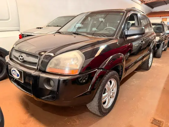 HYUNDAI TUCSON 2.0 MPFI GL 16V 142CV 2WD GASOLINA 4P AUTOMÁTICO