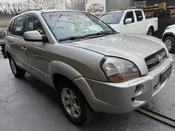 HYUNDAI TUCSON 2.0 MPFI GL 16V 142CV 2WD GASOLINA 4P AUTOMÁTICO