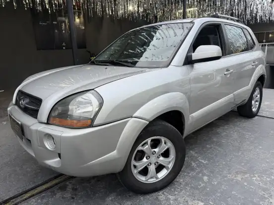 HYUNDAI-TUCSON-2.0 MPFI GL 16V 142CV 2WD GASOLINA 4P AUTOMÁTICO HYUNDAI-TUCSON-2009