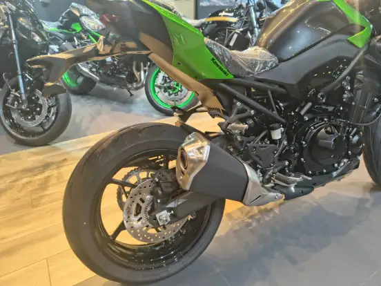 KAWASAKI-Z900-2025