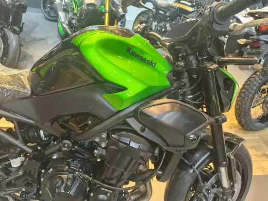 KAWASAKI-Z900-2025