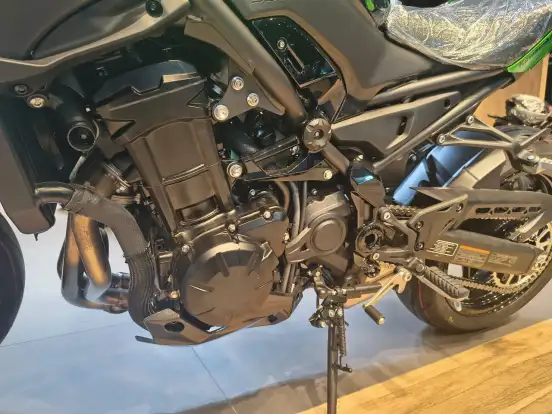KAWASAKI-Z900 KAWASAKI-Z900-2025