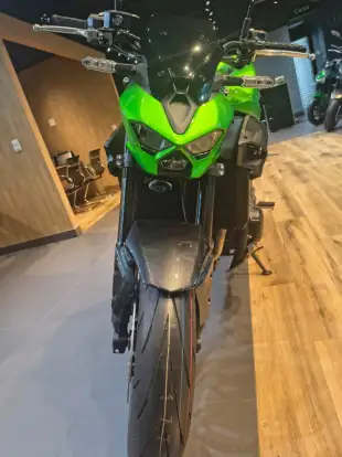 KAWASAKI-Z900-2025