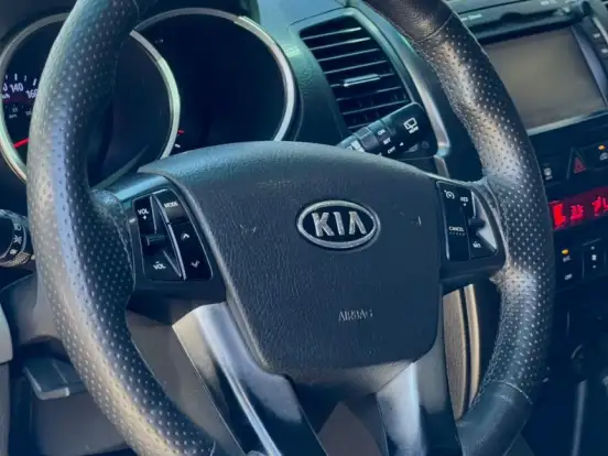 KIA-SORENTO-3.5 S.658 V6 4X4 24V GASOLINA 4P AUTOMÁTICO KIA-SORENTO-2012