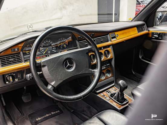 MERCEDES-BENZ-190 E-1985