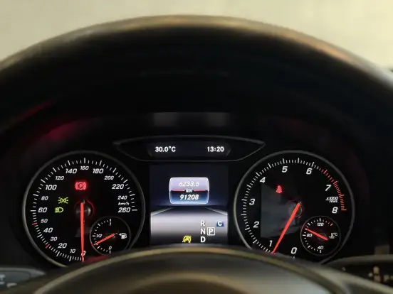 MERCEDES-BENZ-A 200-2018
