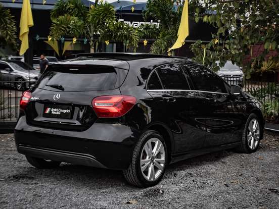 MERCEDES-BENZ-A 200-2018