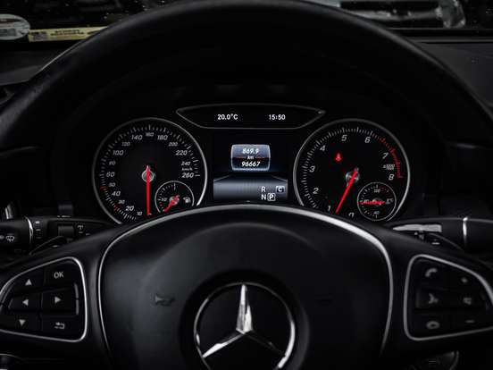 MERCEDES-BENZ-A 200-2018