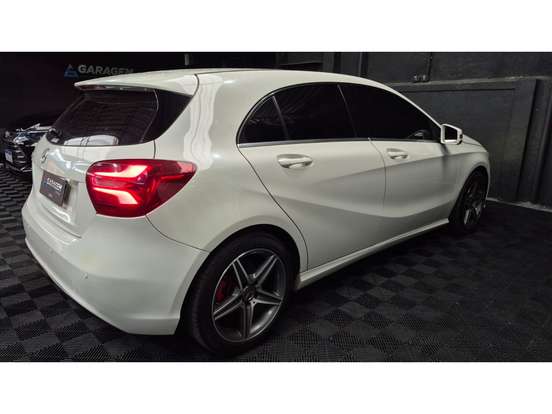 MERCEDES-BENZ-A 200-2016