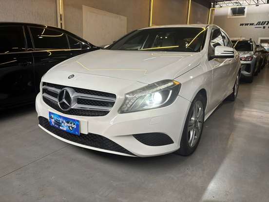 MERCEDES-BENZ-A 200-1.6 TURBO URBAN 16V GASOLINA 4P AUTOMÁTICO MERCEDES-BENZ-A 200-2013