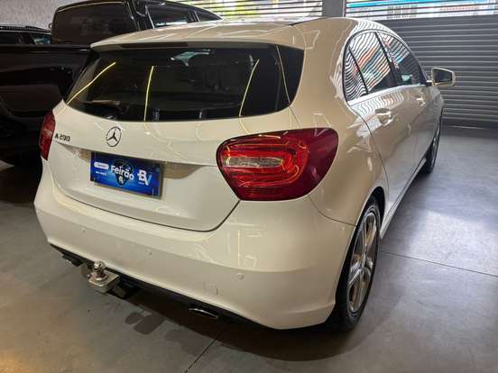 MERCEDES-BENZ-A 200-1.6 TURBO URBAN 16V GASOLINA 4P AUTOMÁTICO MERCEDES-BENZ-A 200-2013