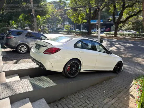 MERCEDES-BENZ-C 63 AMG-4.0 V8 TURBO S GASOLINA SEDAN 4P AUTOMÁTICO MERCEDES-BENZ-C 63 AMG-2015