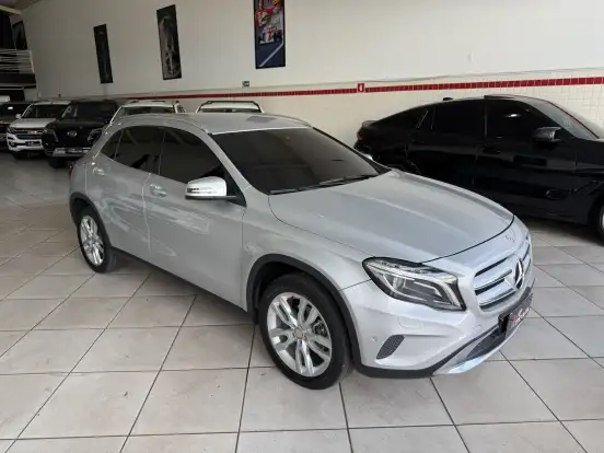 MERCEDES-BENZ-GLA 200-2016