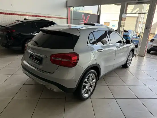 MERCEDES-BENZ-GLA 200-2016