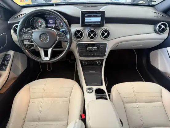 MERCEDES-BENZ-GLA 200-2015