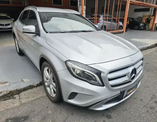 MERCEDES-BENZ-GLA 200-2014