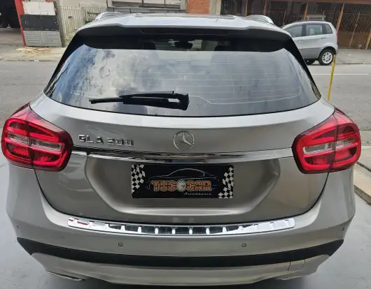 MERCEDES-BENZ-GLA 200-2014