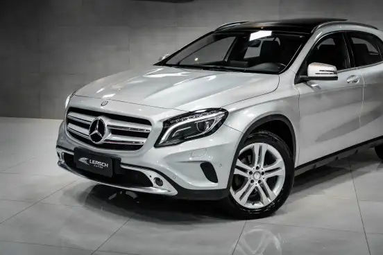 MERCEDES-BENZ-GLA 200-2017