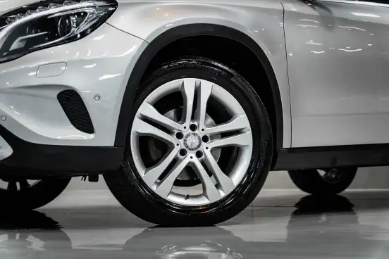 MERCEDES-BENZ-GLA 200-2017